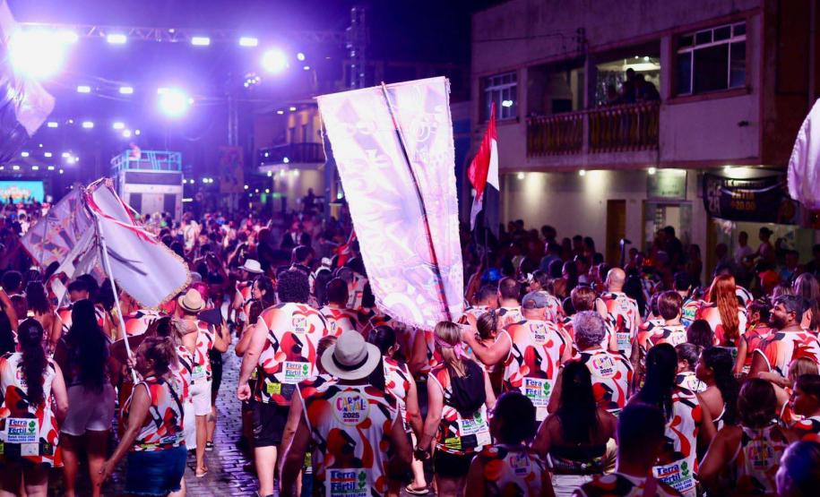 Hotéis lotados e faturamento alto: Carnaval movimentou a economia do Paraná