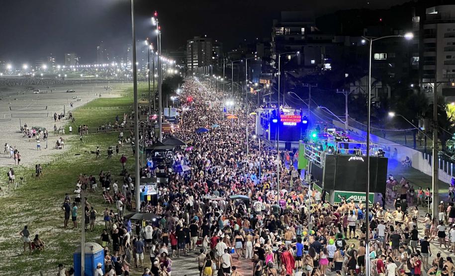Hotéis lotados e faturamento alto: Carnaval movimentou a economia do Paraná