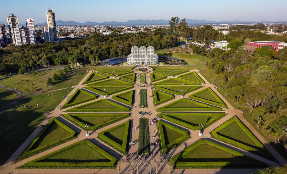 Roberto Dziura Jr AEN