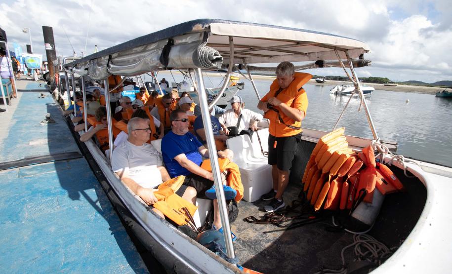 Navio de Cruzeiros na Ilha do Mel