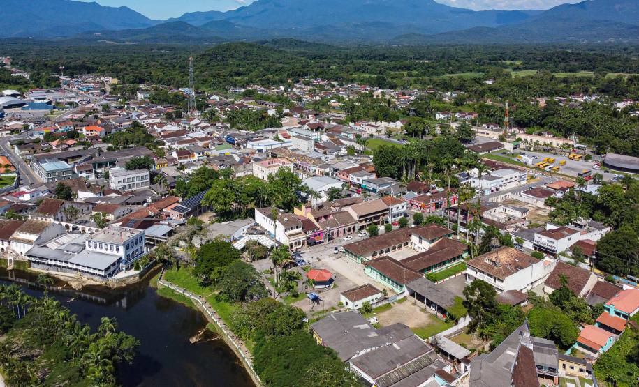 Roberto Dziura Jr AEN